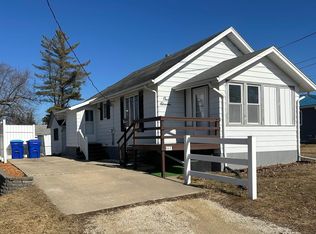 111 8th St SE, Oelwein, IA 50662