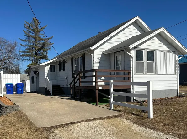 111 8th St SE, Oelwein, IA 50662
