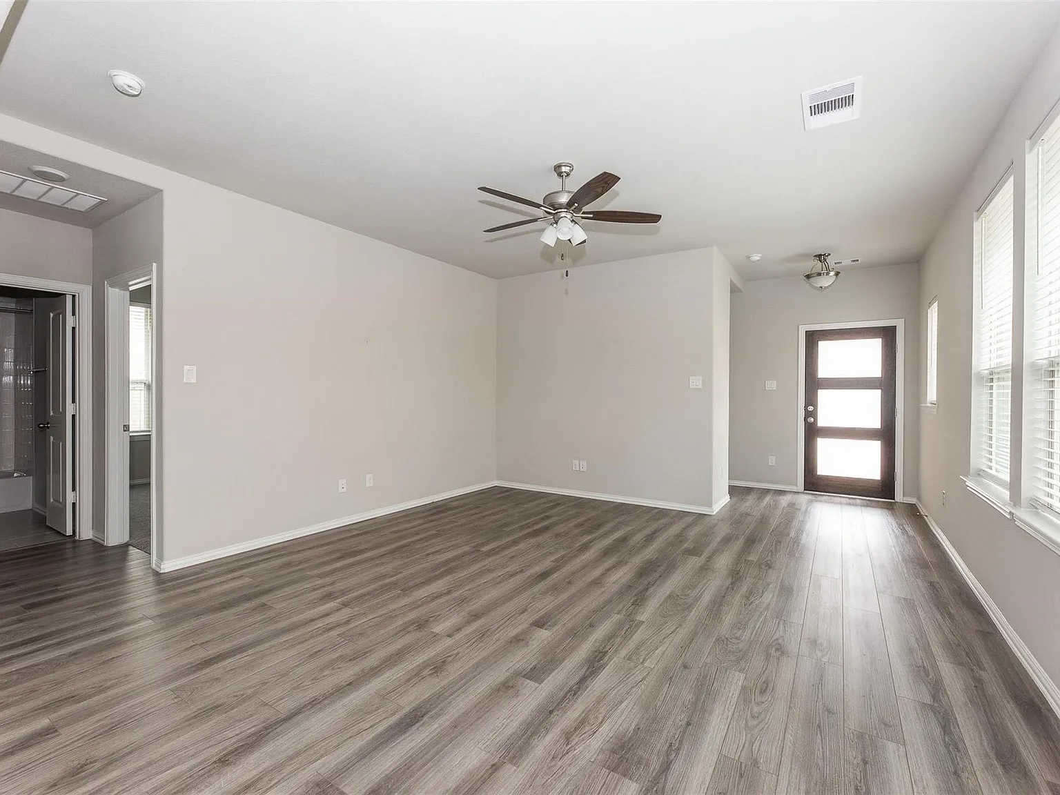 3 bed, 2.5 bath, 1608 sqft, $2,590 — Photo 4