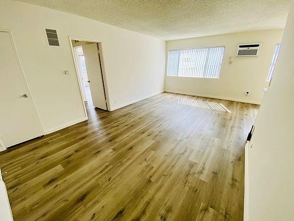 5th image of 7010 Lanewood Ave APT 303