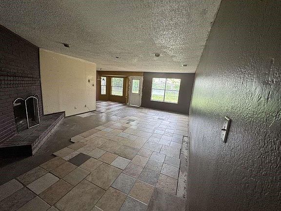 3rd image of 2101 Corona Dr
