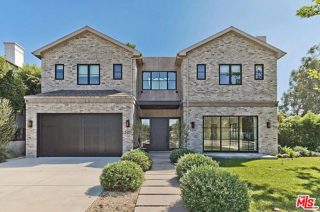 6 bed, 8.0 bath, 6905 sqft, $38,000 — Photo 1