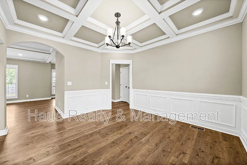 4 bed, 2.5 bath, 2161 sqft, $2,500 — Photo 4