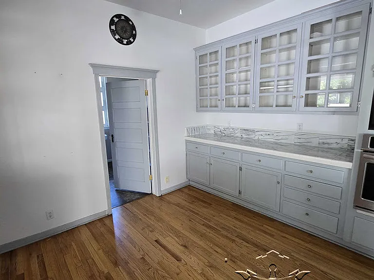210 N Auburn St — Photo 15
