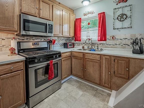 3rd image of 2732 Caledonia St