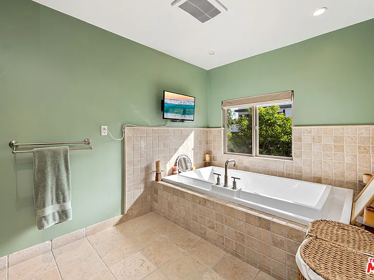 11940 Westminster Ave — Photo 28