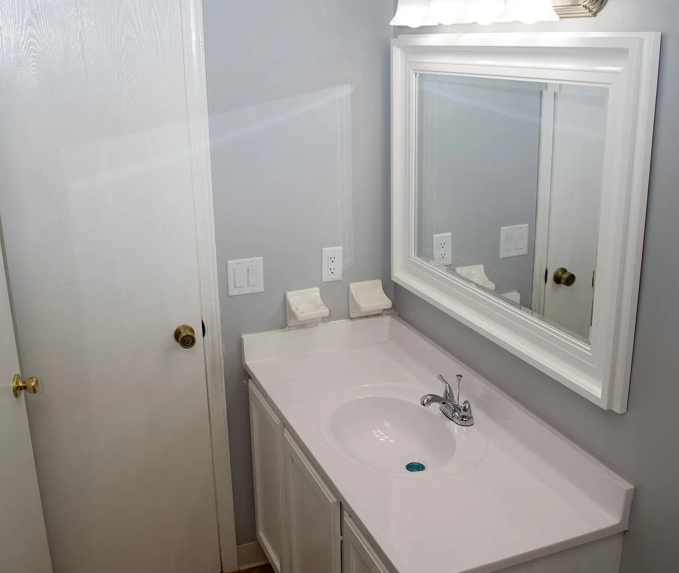 3 bed, 1.5 bath, 1323 sqft, $1,900 — Photo 1