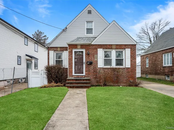 19 William Street, Valley Stream, NY 11580