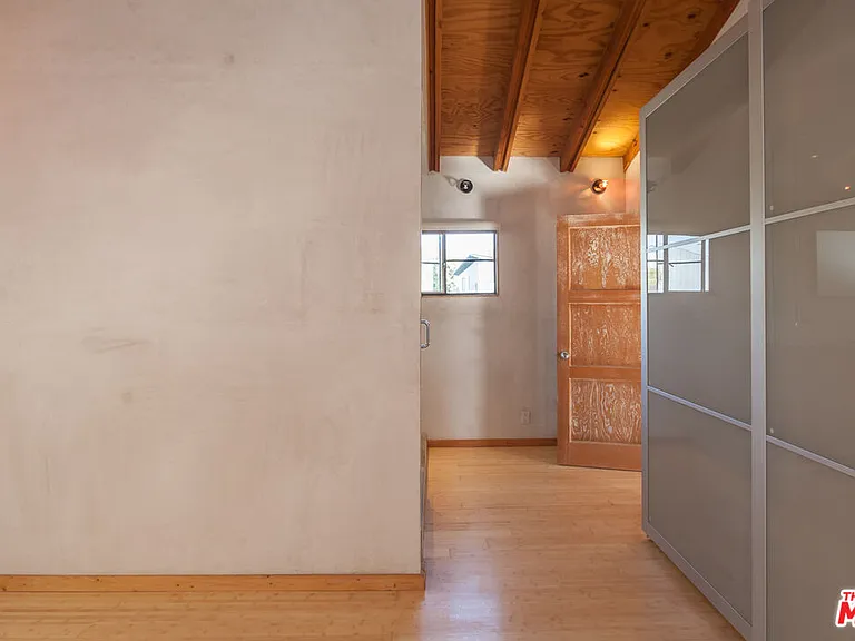 325 Indiana Ave #4 — Photo 6