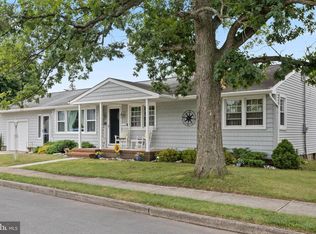 1 Lee Ct, Hamilton, NJ 08619