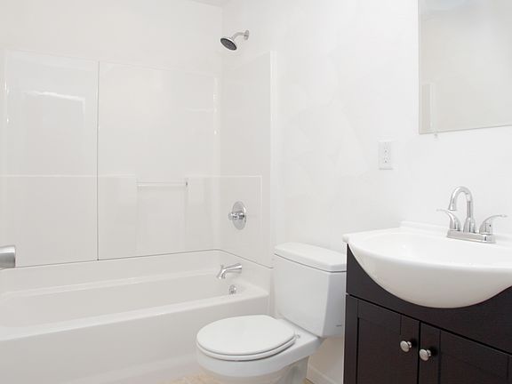 5th image of 136 Lincoln Dr