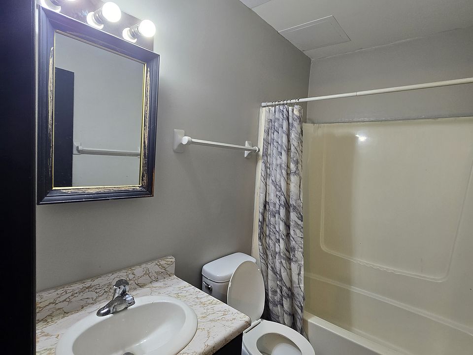 1st image of 840 Whitethorne Ave #A