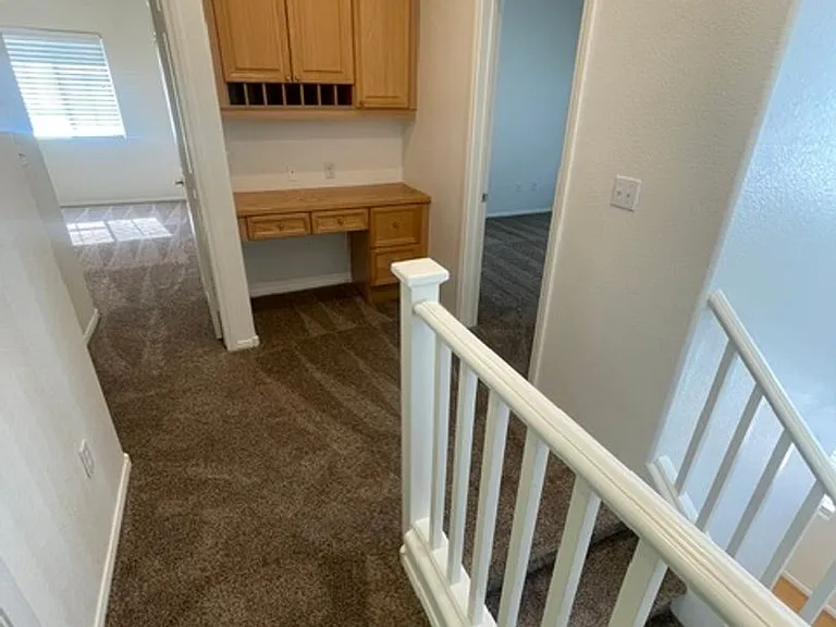 251 Queens Ct — Photo 13