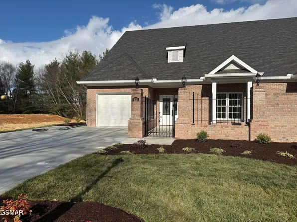 910 Fine Glen Dr, Sevierville, TN 37862