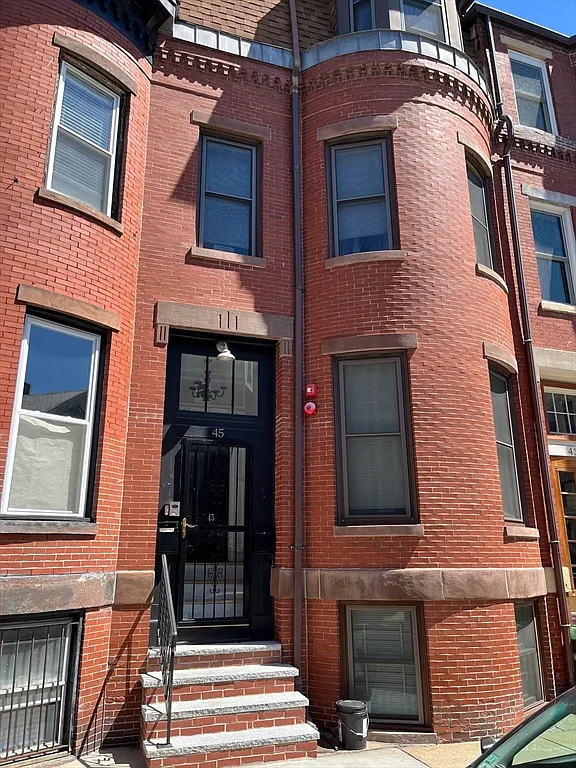 3 bed, 1.0 bath, 1200 sqft, $4,200 — Photo 2
