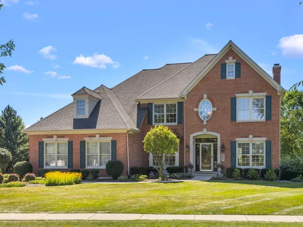 3807 Greenwood Ln, Saint Charles, IL 60175