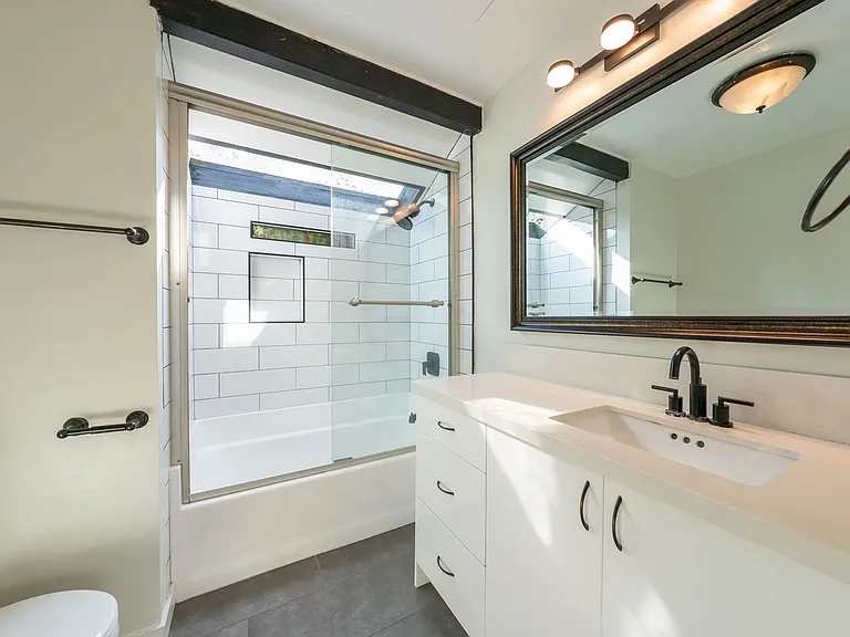 706 Marine St — Photo 15