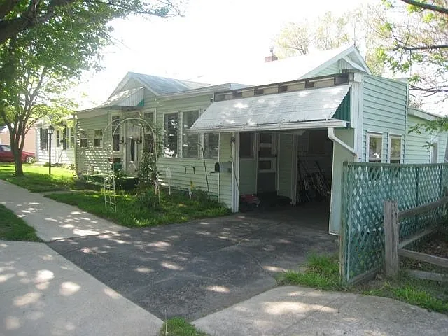 317 E Vine St photo 1