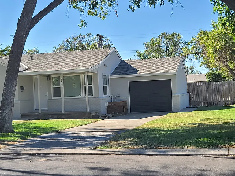 2024 Roble Ave — Photo 4