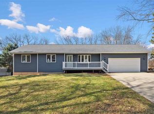 2135 Lakeview Ridge Dr NE, Solon, IA 52333
