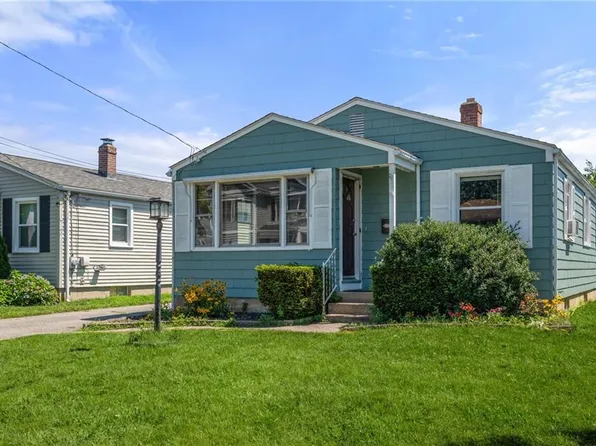 21 Ashley St, Cranston, RI 02920