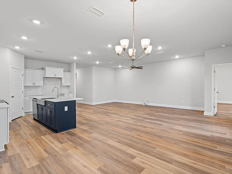 7307 Hawkins Mnr — Photo 3
