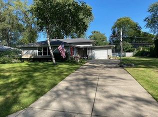 1243 Longmeadow Dr, Glenview, IL