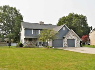 725 Turnberry Dr, Saint Clair, MI
