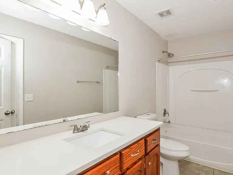 1720 Cherry Creek Dr — Photo 14