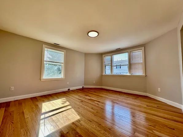 144 Robbins St Floor 2, Waltham, MA 02453