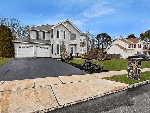 Quiet street on cul-de-sac