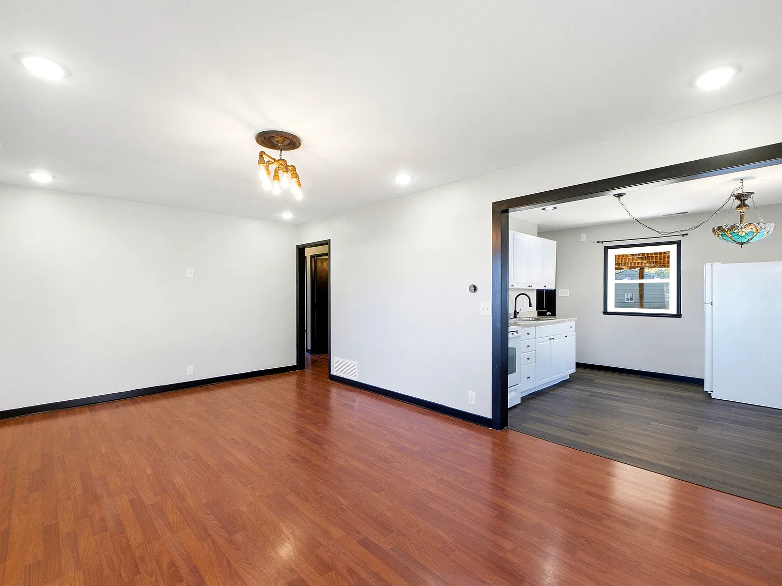 3 bed, 950 sqft, $1,600 — Photo 2
