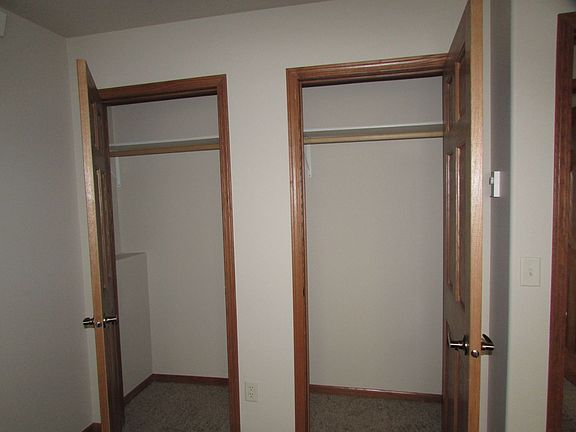 3rd image of 1350 E Oakland St Unit B