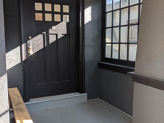 4th image of 482 Wesley Ave