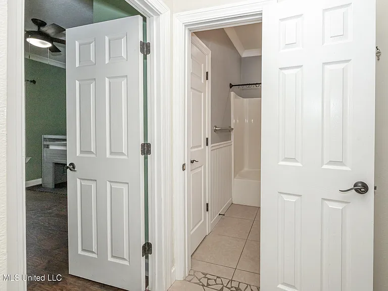 15208 Lisa Dr — Photo 40