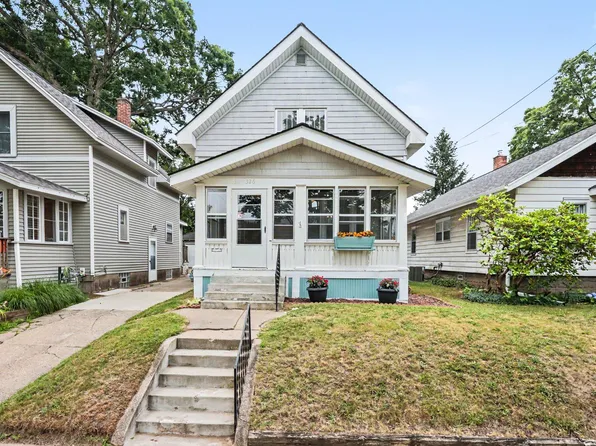 326 Dean St NE, Grand Rapids, MI 49505
