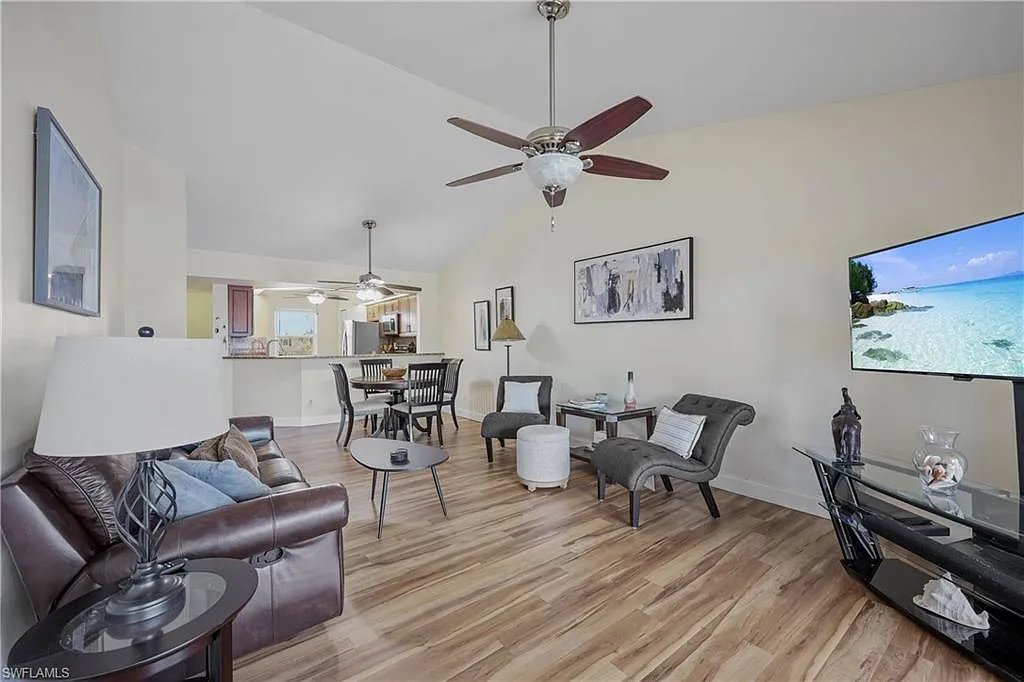 3 bed, 2.0 bath, 1267 sqft, $4,200 — Photo 4