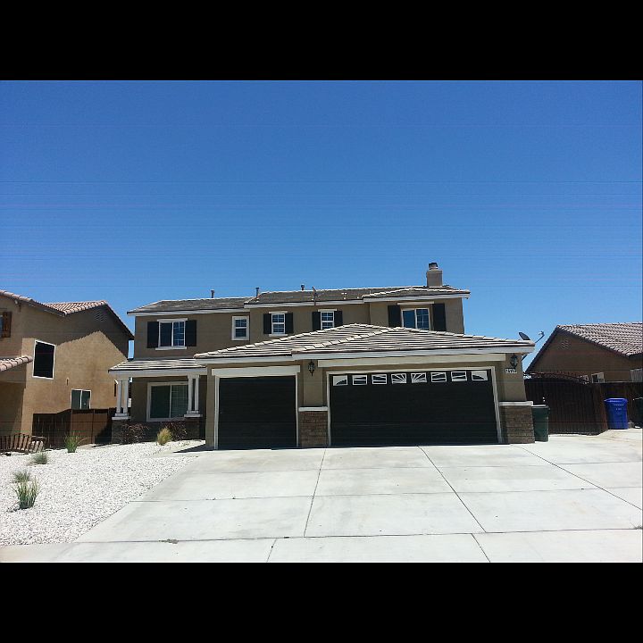 House located in new adelanto with R.V parking