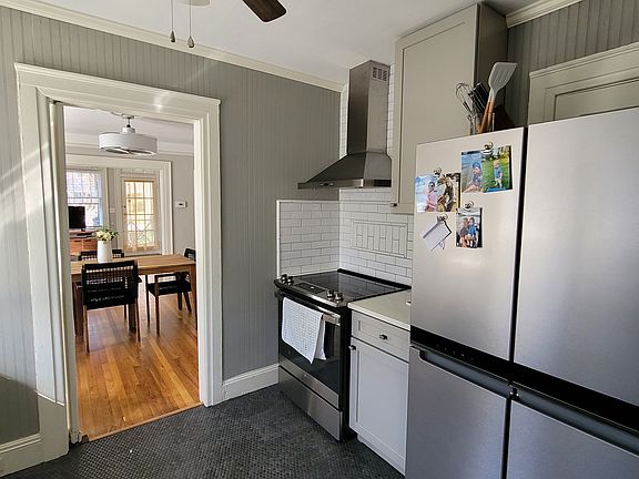 5th image of 2224 Winona Ave