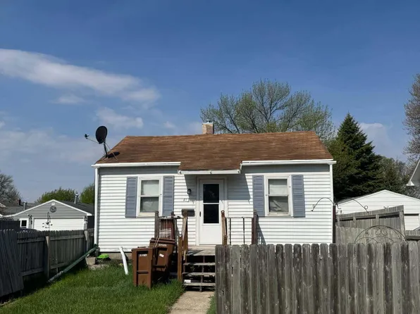 413 4th Ave NE, East Grand Forks, MN 56721