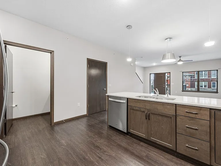 457 2nd Ave SW — Photo 9