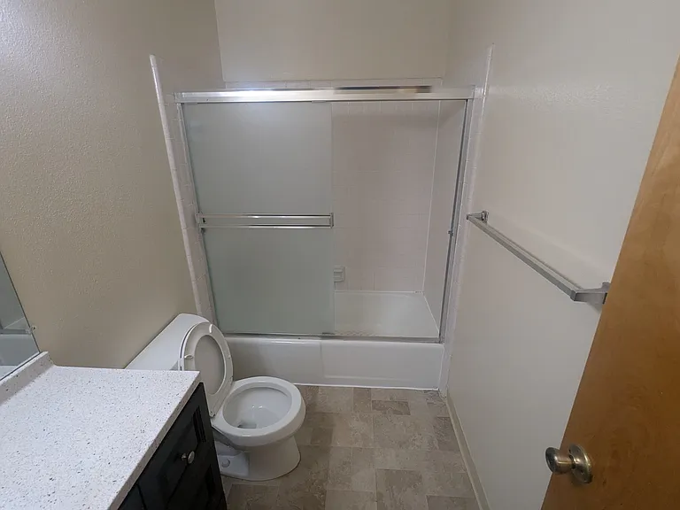 415 Dela Vina Ave #F — Photo 19
