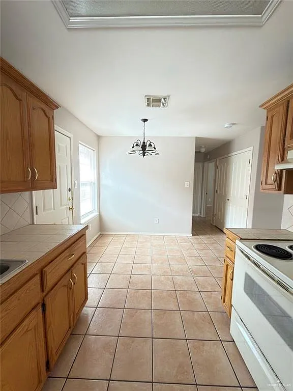 2 bed, 2.0 bath, 3744 sqft, $900 — Photo 3