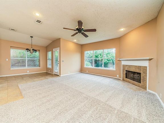 3rd image of 8433 Vicksburg Ln