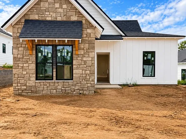 4 Nelli St, Phenix City, AL 36870