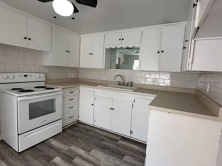 107 N 200 E — Photo 4