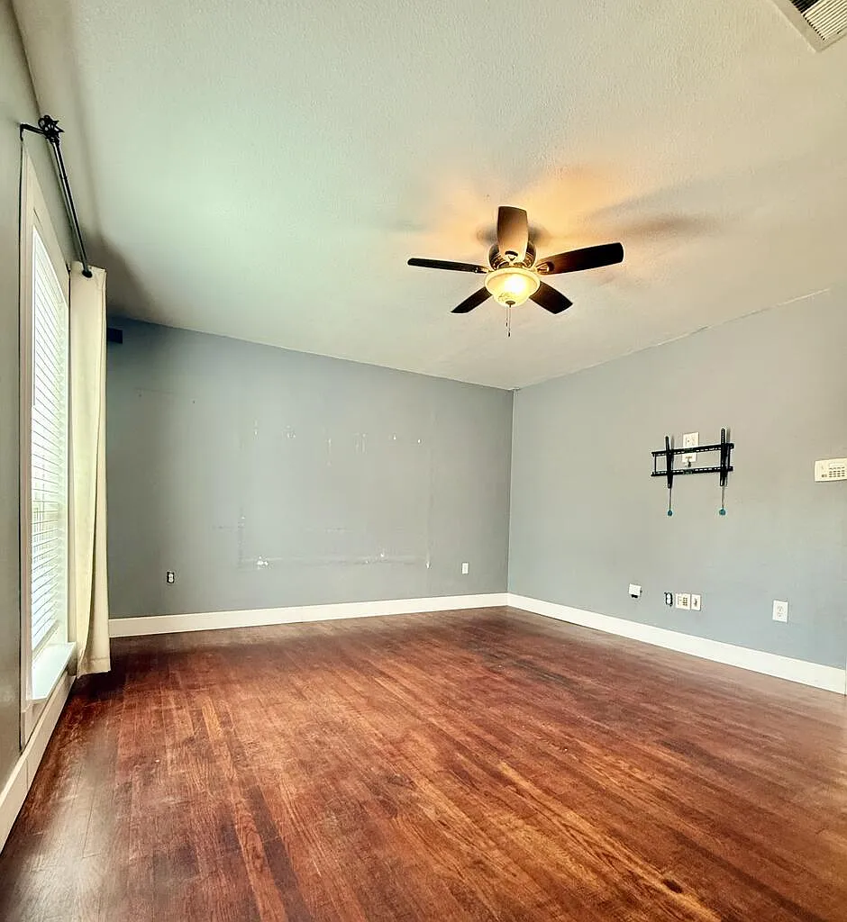 2 bed, 1.0 bath, 810 sqft, $2,200 — Photo 4