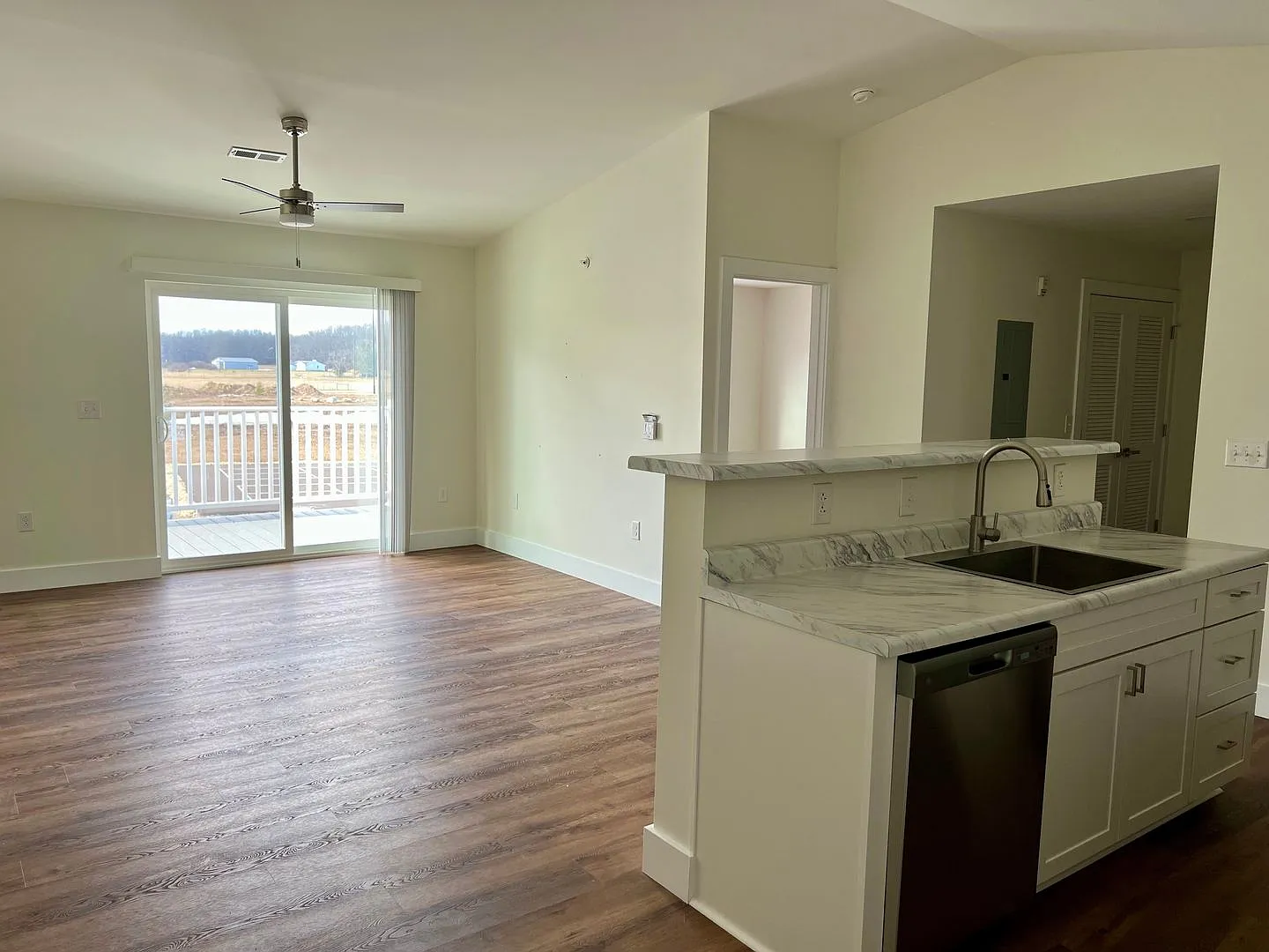 552 Ryder Court — Photo 2