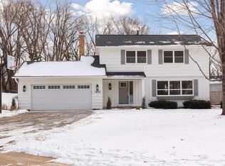 1800 Peony Ln N, Plymouth, MN 55447