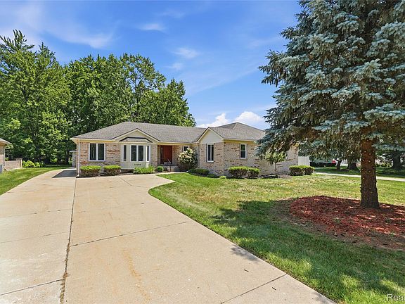 2nd image of 34294 Maple Lane Dr